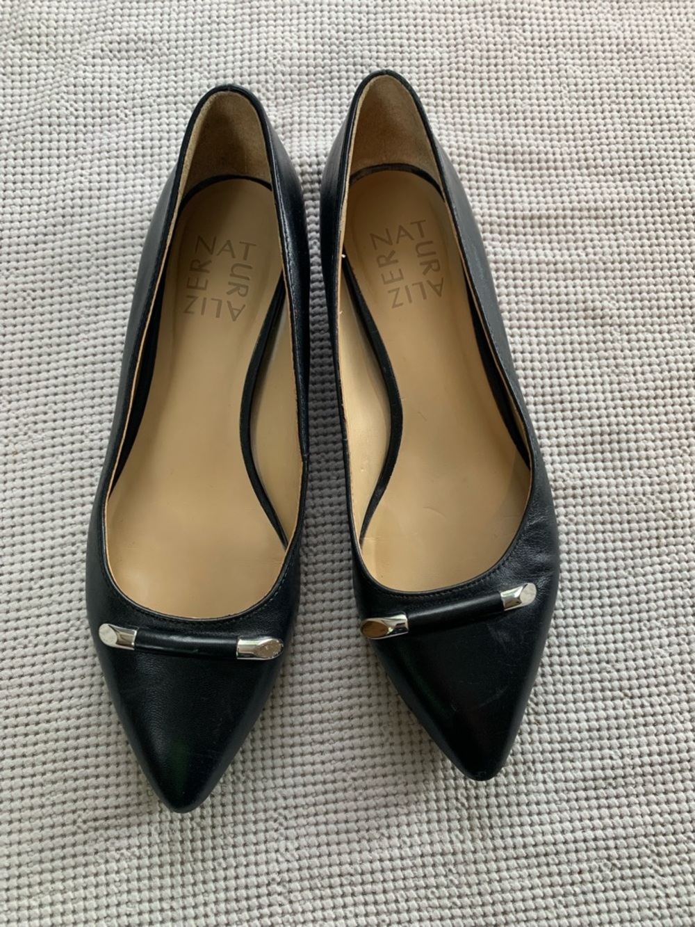 Naturalizer Black Pointed-Toe Leather Flats with Silver Accent Size 5.5